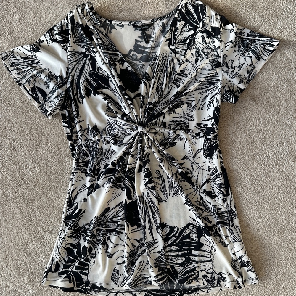 Daisy Fuentes Floral Twist Women's Tee